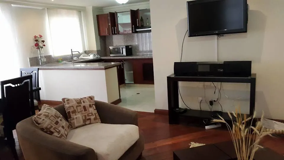 Suite Aaa, Jacuzzi, Wifi, Cable, Internet, Malls, Cines, Transporte...Todo A Pocos Pasos. Quito